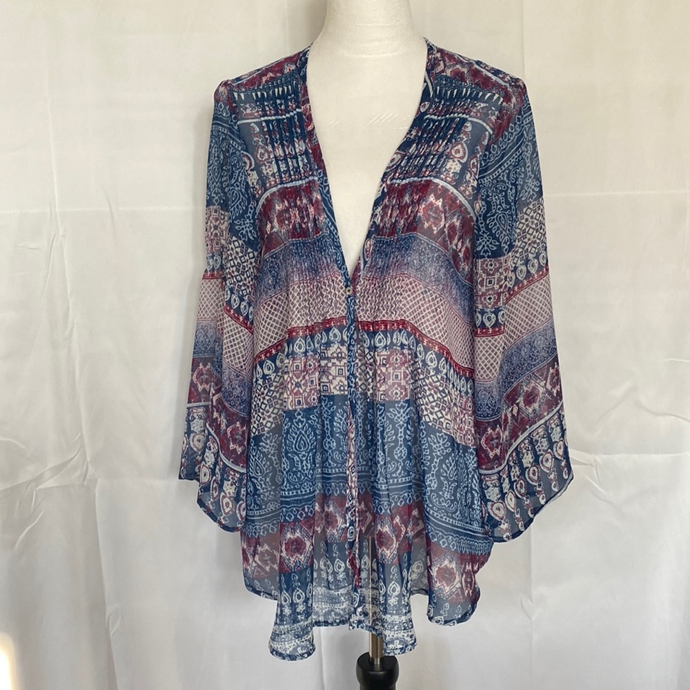 WAYF EUC Boho Sheer V-Neck Shell/Top size Medium